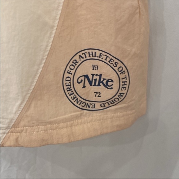 NWT NIKE SKORT skirt tennis golf WHITE and light peach sz small - Picture 2 of 6